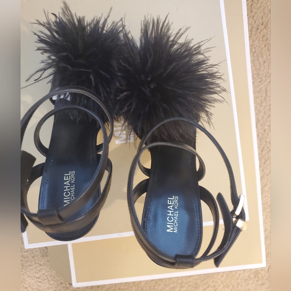 Micheal Kors Whitby Feather Trim Leather Sandals/Black - Picture 4 of 9